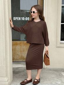 SHEIN Bộ 2 món áo thun cổ tròn cánh dơi và chân váy bút chì midi cho bé gái tuổi teen, vải dệt kim họa tiết, thanh lịch cho các buổi đi chơi và mặc hàng ngày vào mùa thu/đông, trở lại trường - màu nâu - Xem 5