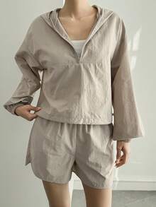 DAZY 女士户外运动连帽上衣和休闲短裤套装