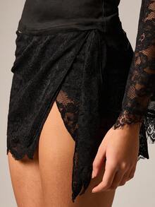 AiiRZ Chân váy ren mini có chi tiết thắt nút thiết kế quấn bất đối xứng viền sò dự tiệc tối phong cách thu đông - màu đen - Xem 4