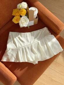 SHEIN EZwear Váy mini Ruffle Hem màu trơn có nút ngọc trai giả - trắng - Xem 2