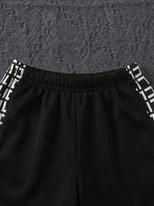 SHEIN 两件套男童休闲运动套装 - 宽松版型字母印花装饰拉链外套和裤子套装，适合旅行、上学、日常聚会、秋冬返校季穿着，加厚抓绒面料 - 黑色 - 查看 5