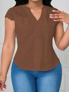 SHEIN Clasi Blusa de tela texturizada con cuello en V y encaje de contraste en talla grande - Café integral - Ver 5