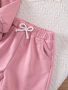 SHEIN Genkimix Kids 两件套女童杏色蝴蝶结装饰圆领长袖卫衣和卡其色喇叭裤套装，春秋季时尚休闲装。 - 粉色 - 查看 4