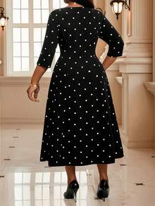 SHEIN Lady 加大码优雅派对波尔卡圆点印花连衣裙 黑色波尔卡圆点连衣裙 黑白波尔卡圆点连衣裙 女士教堂连衣裙 波尔卡圆点连衣裙 优雅中长连衣裙 黑白波尔卡圆点连衣裙 波尔卡圆点中长连衣裙 加大码波尔卡圆点印花 黑白圆领撞色绑带开衩中长连衣裙 七分袖优雅连衣裙 - 酒紅色 - 查看 2