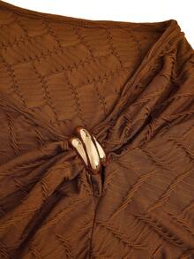 SHEIN Elenzya Áo thun tay dài cổ bất đối xứng cỡ lớn dành cho nữ, trang trí nút vàng hồng 3D - màu nâu - Xem 4