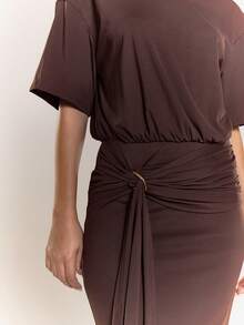 MUSERA 宽松方肩垂褶环扣细节长款连衣裙，秋季舒适可爱休闲，适合夜晚外出、约会、派对等场合。 - 巧克力棕 - 查看 6