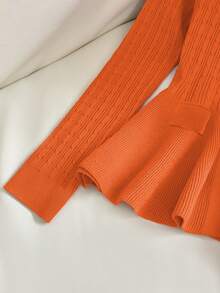 GlowEve 秋冬新款优雅时尚简约大气镂空圆领长袖荷叶边下摆口袋金属蝴蝶结纽扣扭结纹理女式毛衣 - 橘色 - 查看 6