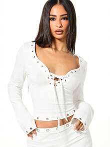 SUMWON WOMEN Áo croptop tay dài, buộc dây phía trước, có chi tiết khoen kim loại. - trắng - Xem 4