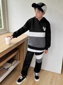 SHEIN Little Byeori 2 件装青少年男孩、运动、学院风、复古、有缝线、连帽运动衫和裤子套装、适合儿童服装、幼儿男孩服装、返校男孩套装、适合生日派对、晚会、表演、婚礼、洗礼、开幕式、日常使用、适合上学、适合旅行、适合运动、适合春秋冬