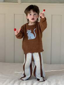 DAZY 幼儿男童卡通猫咪印花圆领上衣和条纹裤两件套睡衣套装（春季款） - 棕色 - 查看 3
