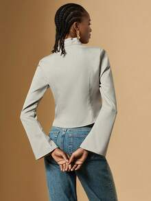 Briarwyn 2026 Nueva llegada Primavera Blusa de mujer de unicolor con mangas acampanadas y decoración metálica en la cintura, elegante, para oficina, adecuada para trabajo y uso diario, vacaciones de verano, primavera, salidas - Gris Claro - Ver 7