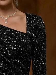 EMERY ROSE 新款女式斜领针织金属面料长袖褶饰不对称下摆设计秋冬收腰短款连衣裙，青春优雅