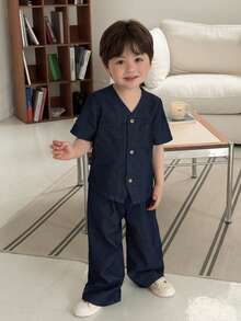 DAZY Bộ 2 món áo sơ mi tay ngắn cổ chữ V và quần denim thường ngày cho bé trai - Màu xanh lam - Xem 6