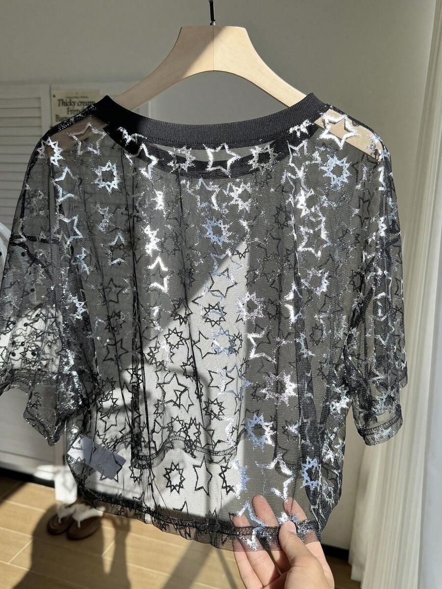 SHEIN Comfortcana 大码女式夏季假日派对 Y3k 西部星形网纱圆领短袖上衣 - 黑色 - 查看 1