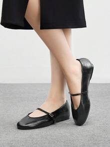 CUCCOO BIZCHIC 时尚百搭通勤简约搭扣平底鞋