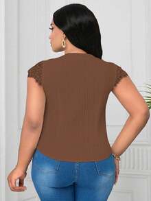 SHEIN Clasi Blusa de tela texturizada con cuello en V y encaje de contraste en talla grande - Café integral - Ver 2