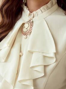 Vintamour Áo sơ mi nữ cổ điển thanh lịch, áo kiểu dáng thu đông ôm sát, cổ bèo, gấu áo bèo tay dài, màu mơ, cài cúc, áo sơ mi cài trâm kiểu retro, áo công sở, áo kiểu Pháp màu kem, áo bèo dự tiệc. - Màu be - Xem 5