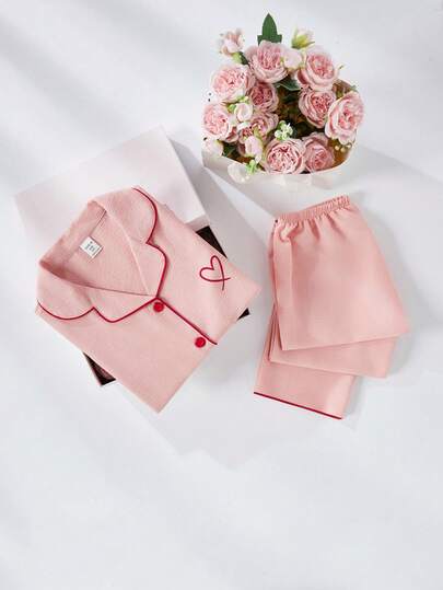 SHEIN 2件套女童珊瑚粉樱桃刺绣休闲宽松长裤和短袖上衣睡衣套装