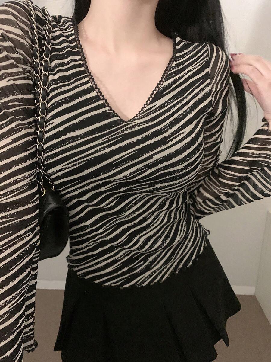 DAZY 女士V领斑马纹长袖修身休闲T恤 - 黑色 - 查看 1