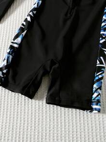 SHEIN Set de 2 piezas de camiseta de protección solar y gorra con diseño de dibujos animados y bloques de color para niños pequeños, adecuado para la playa, la piscina, primavera/verano - Multicolor - Ver 6
