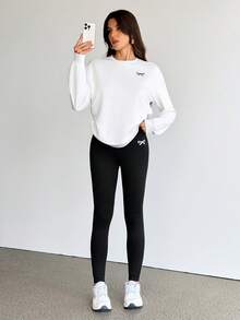 SHEIN Tall 两件套休闲宽松圆领卫衣和紧身打底裤，蝴蝶结Logo，街头风，复古风，返校季，秋季女式休闲套装，秋冬装，校园服，乡村风，嘻哈风，街头风，运动，健身，健身房 - 黑與白 - 查看 8