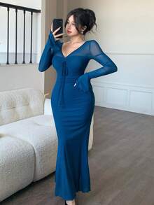 DAZY Damen einfarbiges figurbetontes Kleid mit V-Ausschnitt, regulären Schultern, Glockenärmeln und Gürtel - Blau - Übersicht 7