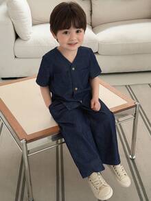 DAZY Bộ 2 món áo sơ mi tay ngắn cổ chữ V và quần denim thường ngày cho bé trai - Màu xanh lam - Xem 1