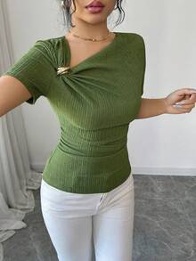 Elenzga 新款女士优雅不对称领口3D玫瑰金纽扣装饰弹力纹理短袖T恤，春夏款 - 軍綠色 - 查看 4