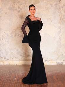 Aureia Elegante y lujoso vestido de noche maxi con hombros caídos, mangas acampanadas, cuello asimétrico y bajo de cola de pez, con bordado de cuentas negras y parches de punto - Negro - Ver 3