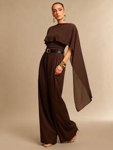 Silquee 这款棕色褶皱连体衣采用修身剪裁和披肩肩设计，是夏季外出活动的完美之选，尽显时尚魅力。无论是闺蜜聚会、春夏派对、情人节、度假、约会、花园派对、野餐、夜生活还是优雅晚宴，它都是理想之选。修身剪裁凸显身材曲线，更添女性魅力。优雅迷人，是情人节的完美之选。泳衣配有罩衫。 - 棕色 - 查看 4