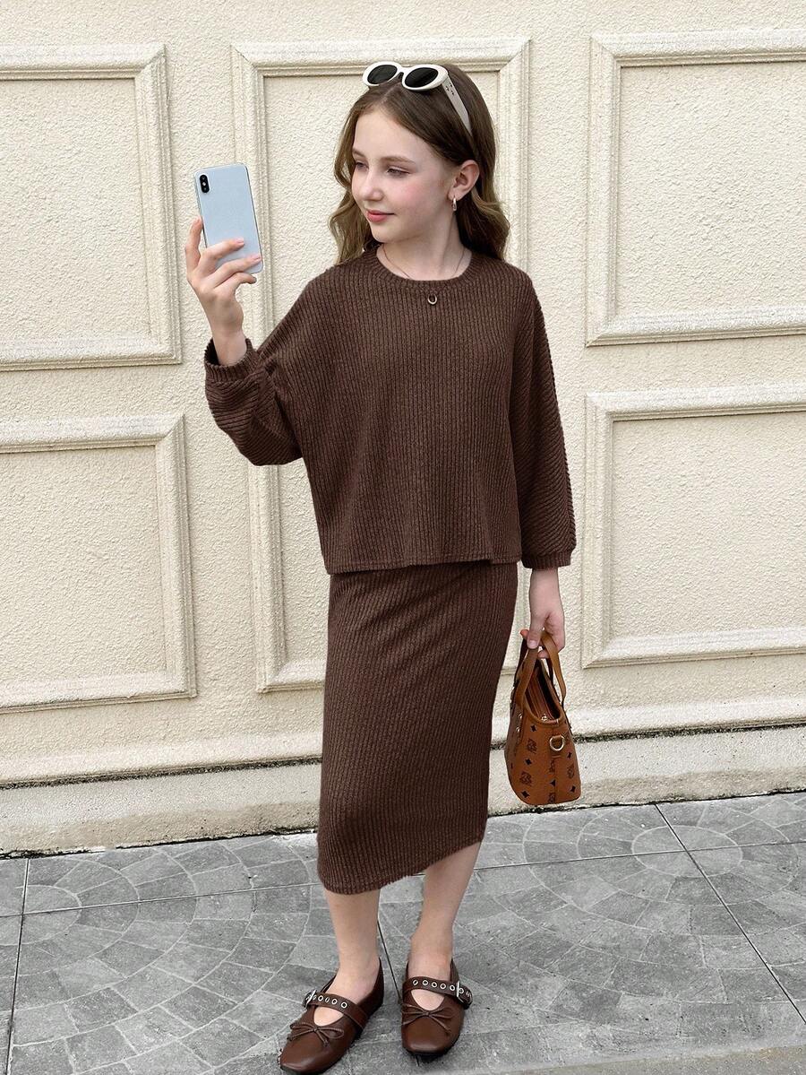 SHEIN Bộ 2 món áo thun cổ tròn cánh dơi và chân váy bút chì midi cho bé gái tuổi teen, vải dệt kim họa tiết, thanh lịch cho các buổi đi chơi và mặc hàng ngày vào mùa thu/đông, trở lại trường - màu nâu - Xem 1