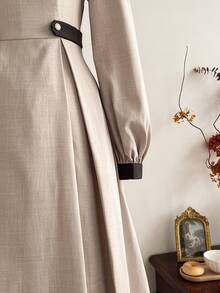 Vintamour 复古经典优雅女士连衣裙，秋冬修身撞色翻领连衣裙，蝴蝶结长袖连衣裙，卡其色连衣裙，配腰带和纽扣喇叭裙摆 - 卡其色 - 查看 5