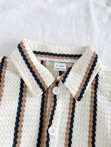 Vintaside Kids Bộ đồ hai mảnh cho bé trai gồm áo sơ mi ngắn tay ve sọc đen màu mơ và quần short dành cho mùa xuân và mùa hè, thích hợp cho các buổi đi chơi hàng ngày đến trường, thể hiện trên phố, thư giãn tại nhà, tham dự tiệc tùng và các sự kiện mùa hè. - Nhiều màu - Xem 6
