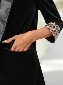 SHEIN Clasi 女士优雅丝绒撞色西装外套，适合日常穿着及多种场合，秋季黑色西装外套，女士豹纹西装外套，商务休闲上衣，女士猎豹纹上衣，女士感恩节外套，女士冬季外套 - 黑色 - 查看 6