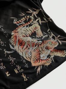 ROMWE J-Fashion Blusa con estampado de tigre y caligrafía china, con hombros descubiertos y parches de malla para mujeres - Negro - Ver 3