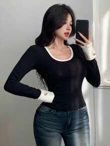 DAZY Camiseta casual ajustada de mujer con cuello redondo, mangas raglán y ribete de contraste - Negro - Ver 4