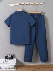 SHEIN Streecool Kids 2pcs/Set Tween Boys' Navy Blue Outfit, Featuring Polo Collar Short Sleeve Shirt With Red Embroidered Horse Head Logo, Paired With Matching Loose Straight Leg Pants, Elegant And Refined Look, Suitable For Spring/Summer Occasions Like School, Family Gatherings, Casual Outings