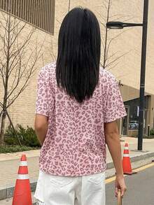 Camiseta de manga corta de corte holgado con cuello redondo y estampado de leopardo, ropa de otoño - Rosa - Ver 2