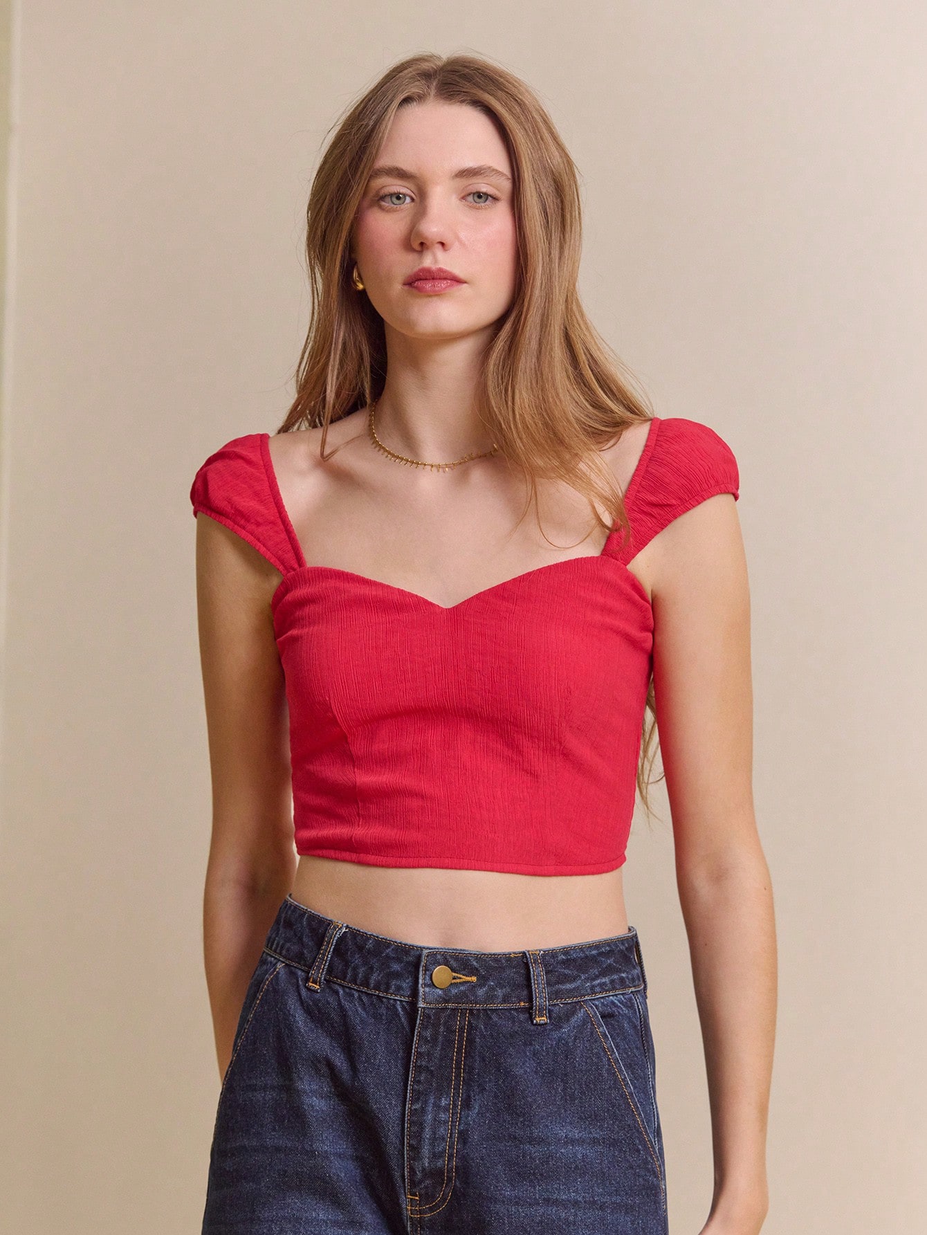 Knallrotes, herzförmiges Crop-Top mit gerafften Trägern, rotes Crop-Top, rotes Top, rotes Sommertop, süßes rotes Top, Frühlingsparty-Top, Silvester-Top, Valentinstag-Top, französischer Stil, Pariser Stil