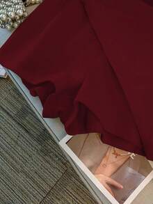 GlowEve CURVE 大码不对称高腰短裙裤，秋季新款 - 酒紅色 - 查看 4