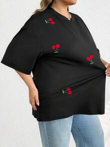 SHEIN CURVE+ 加大码女式圆领短袖宽松刺绣T恤/情人节/大码女式圆领短袖宽松T恤 - 黑色 - 查看 4