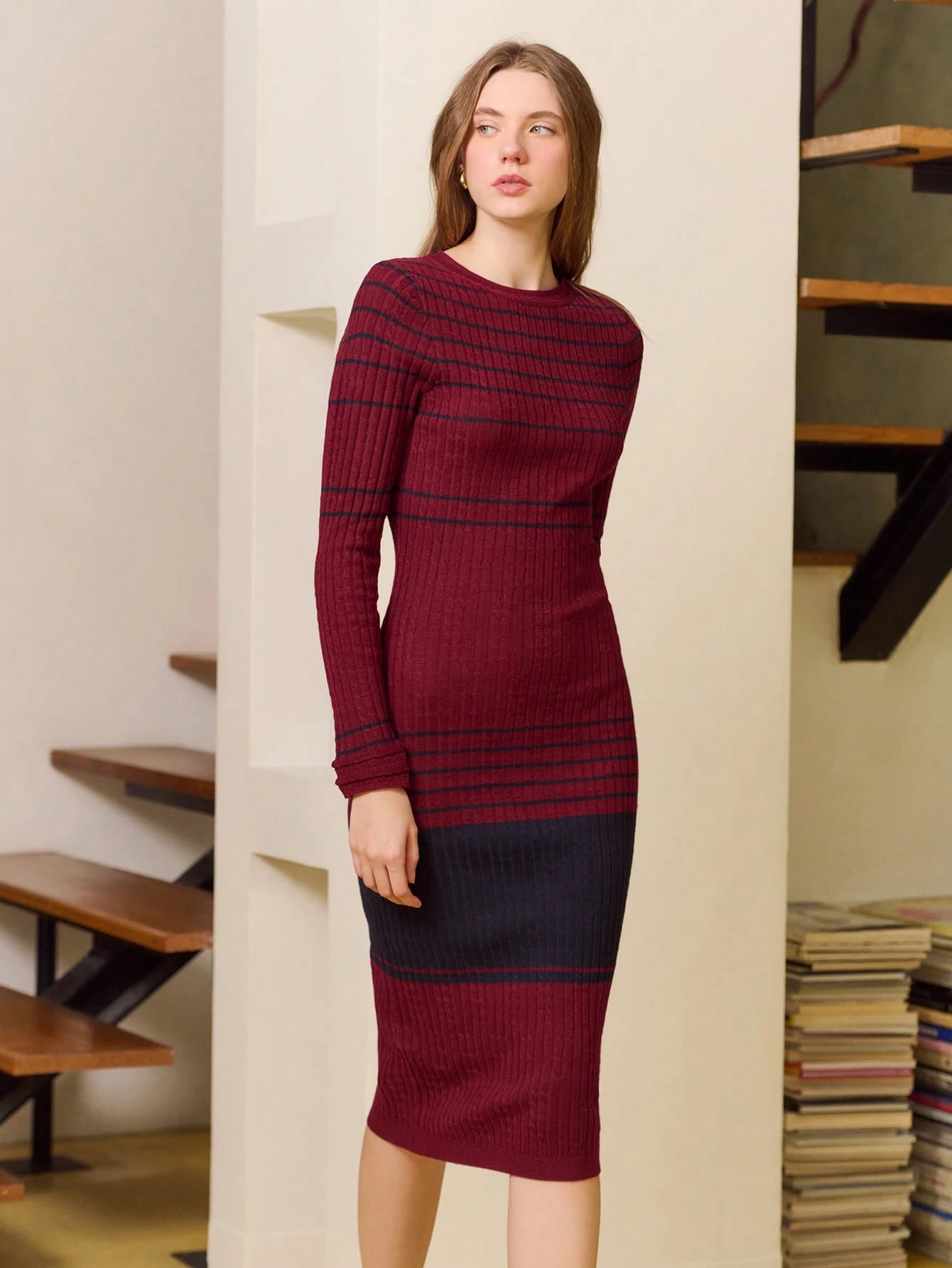 Burgunderrotes und schwarzes figurbetontes Midi-Strickkleid mit Taillenstreifen-Detail, Weihnachts-/Neujahrskleider, Bürokleid, Ausgehkleid, Winterkleid