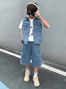 SHEIN 两件套青少年男童时尚休闲Y2K复古酷炫街头基础款简约舒适蓝色牛仔针织连帽无袖背心和舒适宽松牛仔短裤两件套，适合青少年男童日常穿着，也适合儿童春夏派对、节日和街头服饰。 - 藍色 - 查看 4