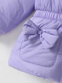 SHEIN Playful Pals Chaqueta acolchada con capucha con cierre de cremallera, forro de peluche, bolsillo con lazo y cintura ceñida para bebés y niños pequeños, abrigo con capucha de invierno