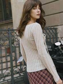 Nöista Top blanc élégant avec détail tricoté côtelé et nœud, un choix féminin pour les tenues de vacances de printemps. Vêtements pour femmes et tenues d'été/tenues de vacances de printemps. - Nude - Voir 8