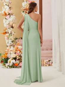 Aureia Gaun Bridesmaid Chiffon dengan Bahu Asimetris dan Detail Draperi (Dewasa) - Rumput Hijau - View 2