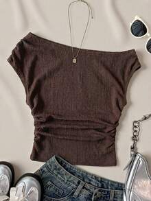 少女白色针织休闲简约波点印花不对称褶皱短款上衣，适合春夏穿着，休闲百搭，个性风格，日常穿着，情人节礼物