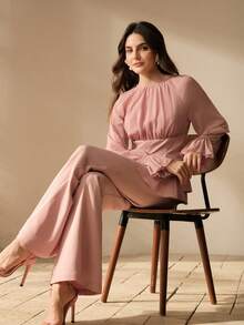 Conjunto Anewsta de duas peças, elegante e moderno, com blusa de chiffon com patchwork e cintura marcada, e calça flare casual, na cor rosa. Ideal para mulheres. - Baby Rosa - Ver 3