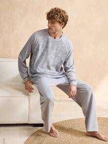 EverLounge Herren Loungewear Set, Rundhals Pullover, Fleece Stoff mit Stickerei, Hose mit elastischem Bund ohne Taschen, graues Pyjama Set Nachtwäsche Herren, weiche Pyjamas Herren Loungewear Set Loungewear - Grau - Übersicht 4