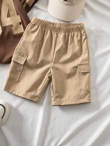 SHEIN Genkimix Kids 两件套幼儿男童字母94印花T恤和卡其色工装短裤套装，复古休闲装